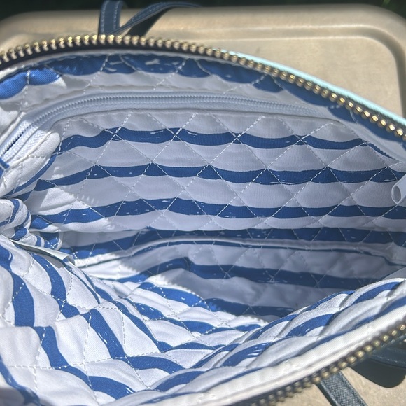 Scout 2 toned blue crossbody purse. Detachable strap/ adjustable strap. Zip top - Picture 3 of 8